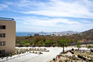 Condo con vista al arco, piscina infinity y spa