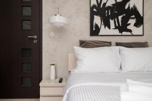 Pszczyńska Modern Apartment by BookingHost