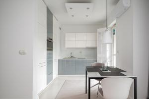 Pszczyńska Modern Apartment by BookingHost