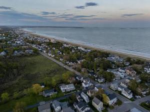 Private Coastal 4 Bedroom Residence in the Heart of Ocean Park Maine with Nearby Beach Access