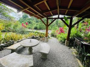 Toucan Villa -riverfront With Pool & Near A Beach