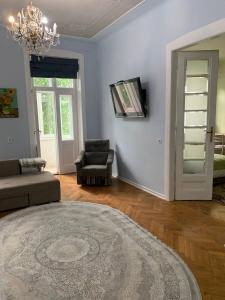Подобова оренда 2 кімн апартаментів Simsimdoba в центрі Чернівців на Сучавській