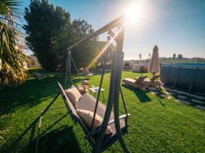 Villa Miramare Peaceful Oasis with Garden, Pool and Sea View in Alghero