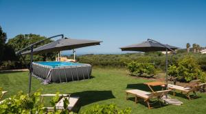 Villa Miramare Peaceful Oasis with Garden, Pool and Sea View in Alghero