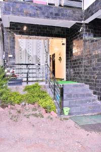 Summer Imperial Crest Hotels By Stayza Retreat