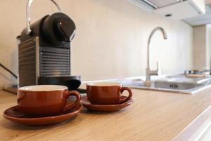 Spacious 2 Suite Home - AC WiFi & Metro 9 min