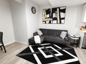 Stylish furnished 2bedroom suite near YYC Airport