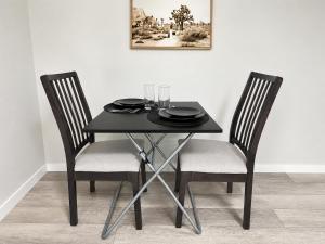 Stylish furnished 2bedroom suite near YYC Airport