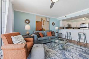 Gulf-front condo with balcony beach access pool & hot tub