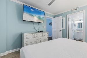 Gulf-front condo with balcony beach access pool & hot tub