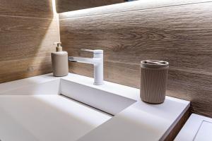 George V Luxury Apartments - Room 5