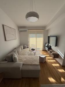 Spacious Apartment with Two Terraces &Free Parking