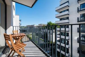 Łódź Pomorska Apartment - Balcony & Parks Nearby - by Rentujemy