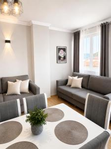 Flors Apartments