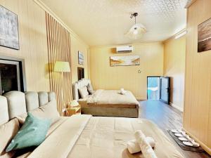 3 bedroom house - 4 beds - Hoan Kiem lake - Authentic local alley
