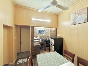 3 bedroom house - 4 beds - Hoan Kiem lake - Authentic local alley