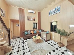 3 bedroom house - 4 beds - Hoan Kiem lake - Authentic local alley