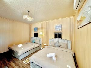 3 bedroom house - 4 beds - Hoan Kiem lake - Authentic local alley