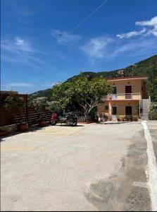 Vasiliki garden view apartment