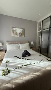 F706 New & Amazing, 44 sqm, top floor, Title Legendary