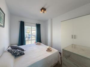 Modern Apartment with Sea View close to the Center