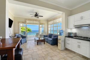 Seaside Beachfront 2BR Condo by Alicia Beach