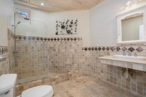 Seaside Beachfront 2BR Condo by Alicia Beach