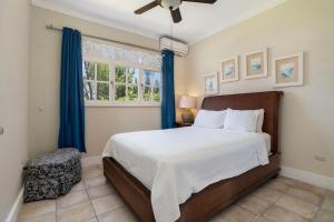Seaside Beachfront 2BR Condo by Alicia Beach