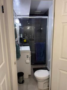 Cozy Room Ensuite Bath & Own Entrance Peaceful Stay