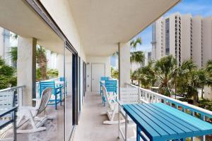 Snowbird-friendly condo with beach views private beach heated pool