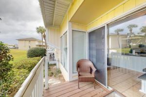 Coastal condo with pool hot tub tennis & golf access - dog-friendly