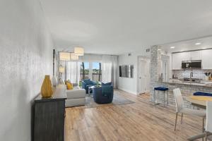 Lands End 1-206 Bay Front-Premier