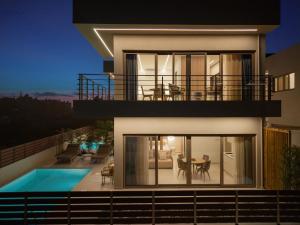 IONE Suites