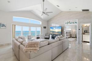 Oceanfront Large deck Air Hockey 2nd Living R