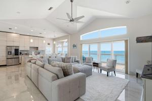 Oceanfront Large deck Air Hockey 2nd Living R