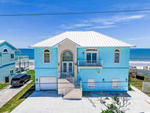 Oceanfront Large deck Air Hockey 2nd Living R