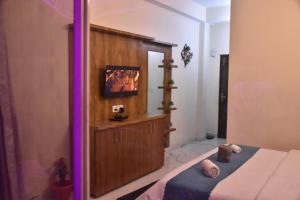 The Toy Train View 3BHK Villa With Pvt Balcony