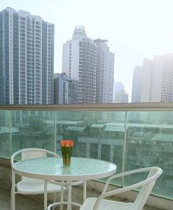 Cozy 1-Bedroom Condo with Balcony in Makati