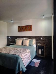 descubre santiago desde portugal cercano a mall y metros