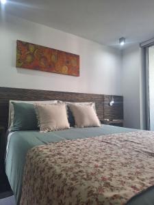 descubre santiago desde portugal cercano a mall y metros