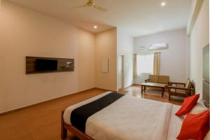Hotel O J K Golden Embassy
