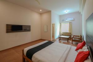 Hotel O J K Golden Embassy