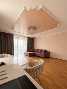 Luxury Marina Apartment with River View