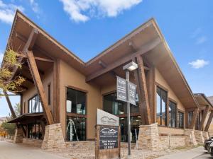 The Prospector bySeasons Resort Lodging