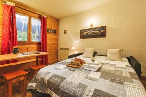 Apt DryadesD92 Near Lift: Duplex, Views, Balcony, Sleeps 5 - Happy Rentals