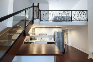 Best Location! Spacious 1 Bedroom Loft with Sofa Bed