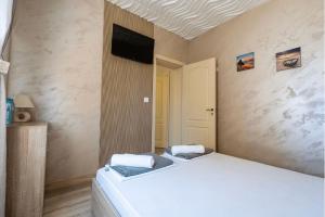 Sunray Guest House, Private Rooms & Apartment with Lovely Sea View