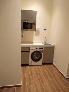 Al Faisal Apartment Self Entrance