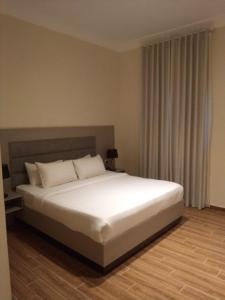 Al Faisal Apartment Self Entrance