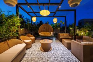 Casa Ibiza Pool Garden 1.2hr Koramangala